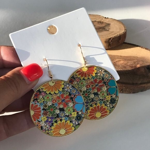 MOD Floral Disc Dangle Earrings Goldtone Lightweight NEW! 536x4 - Picture 4 of 6